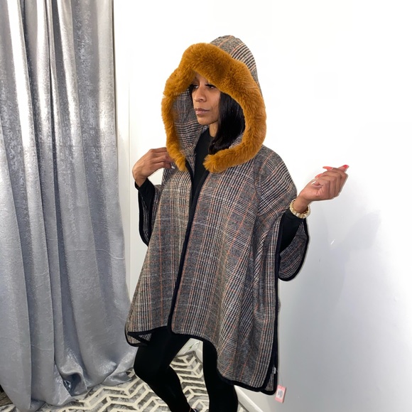 Stylish Red Shawl - Picture 9 of 15